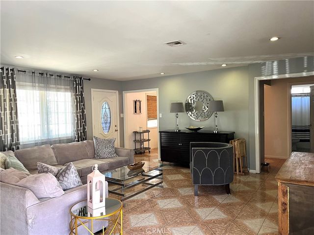 13708 Carfax, Bellflower, CA 90706