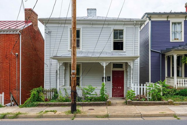822 W BEVERLEY ST, Staunton, VA 24401