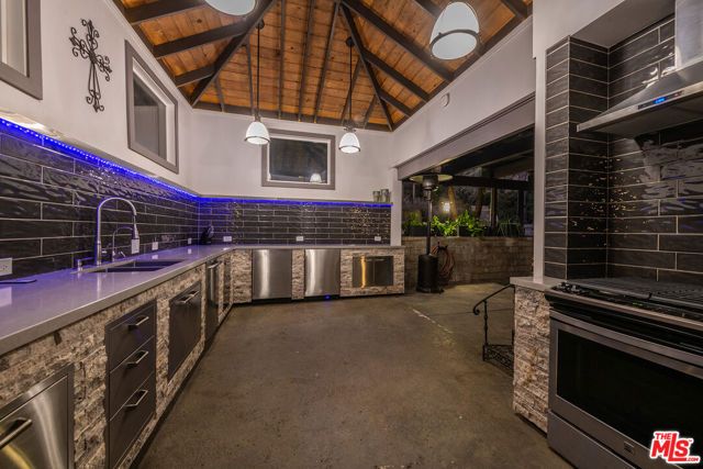 1258 E Elmwood Avenue, Burbank, CA 91501