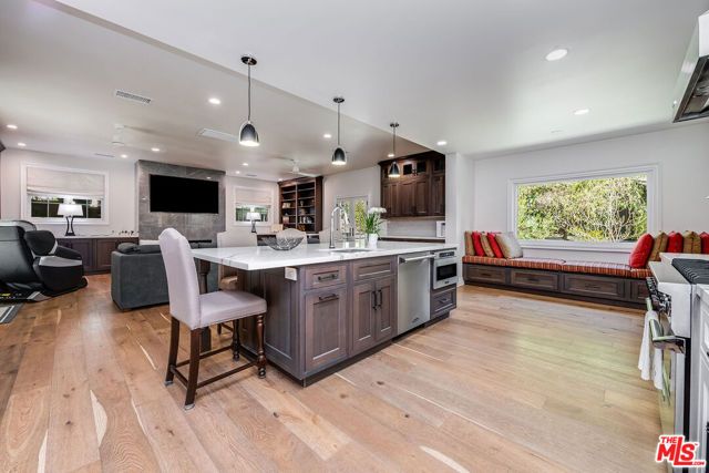 1258 E Elmwood Avenue, Burbank, CA 91501