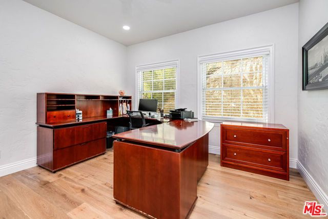 1258 E Elmwood Avenue, Burbank, CA 91501