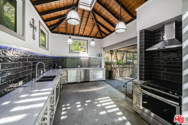 1258 E Elmwood Avenue, Burbank, CA 91501