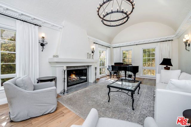 1258 E Elmwood Avenue, Burbank, CA 91501