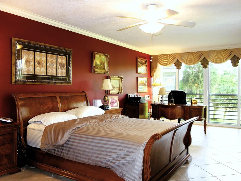 3507 Oaks Way 307, Pompano Beach, FL 33069