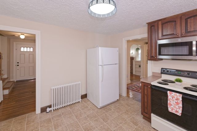 3 Lancaster St, Auburn, MA 01501