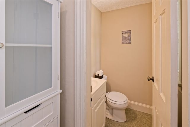 3 Lancaster St, Auburn, MA 01501