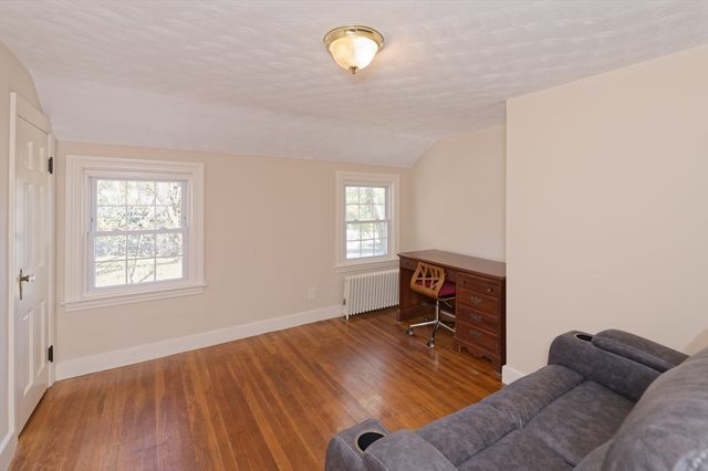 3 Lancaster St, Auburn, MA 01501