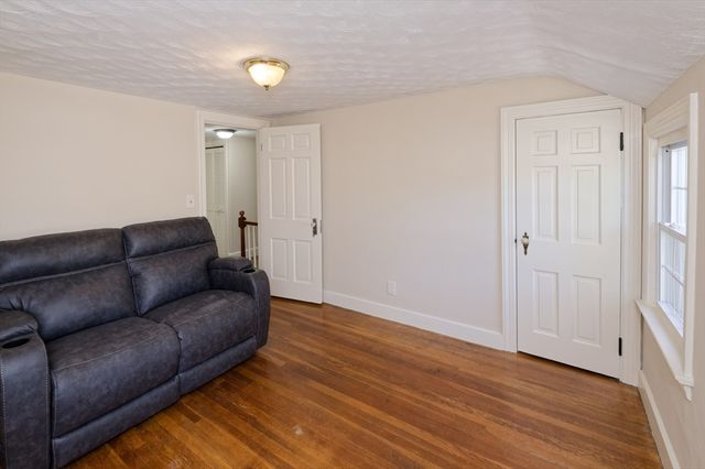 3 Lancaster St, Auburn, MA 01501