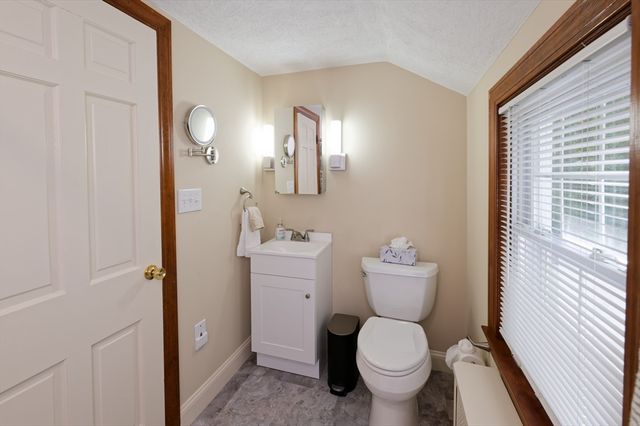 3 Lancaster St, Auburn, MA 01501