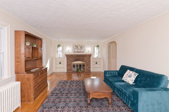 3 Lancaster St, Auburn, MA 01501