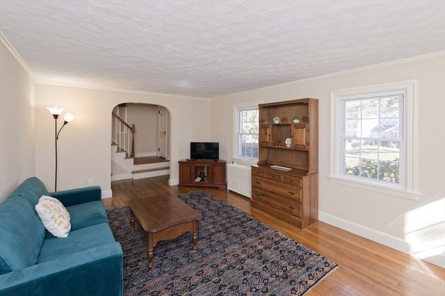 3 Lancaster St, Auburn, MA 01501