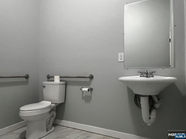 906 Summit Avenue, Union City, NJ 07087