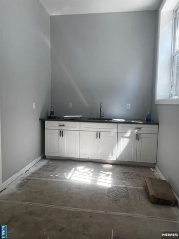 906 Summit Avenue, Union City, NJ 07087