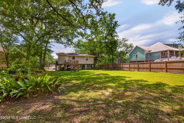 1210 11th Street, Pascagoula, MS 39567