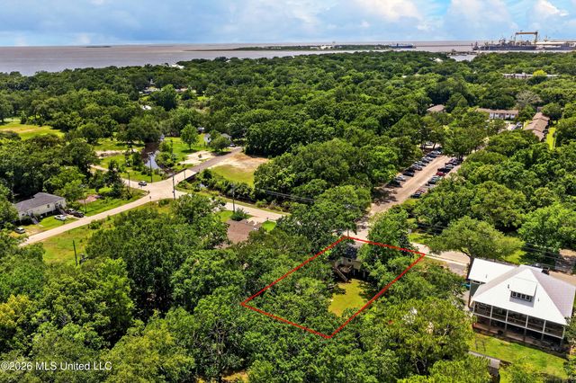 1210 11th Street, Pascagoula, MS 39567
