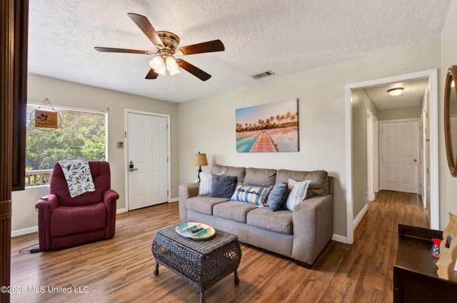 1210 11th Street, Pascagoula, MS 39567
