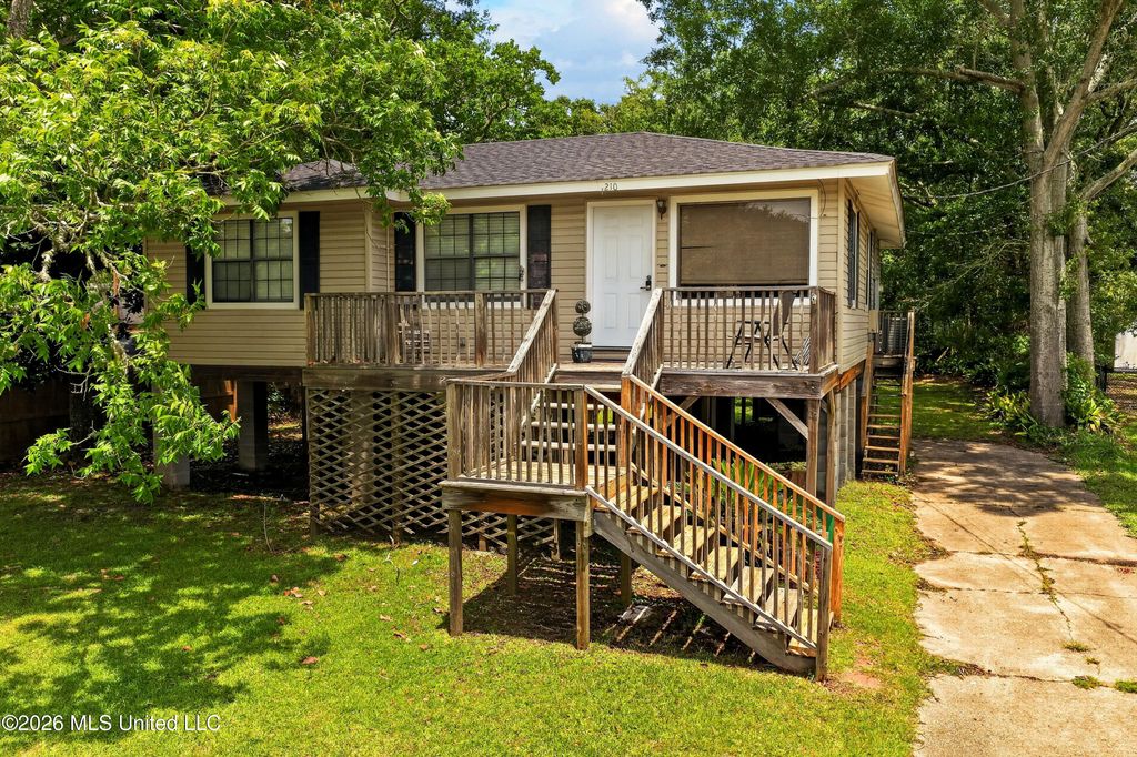 1210 11th Street, Pascagoula, MS 39567