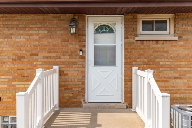 7911 Madison Avenue, Munster, IN 46321