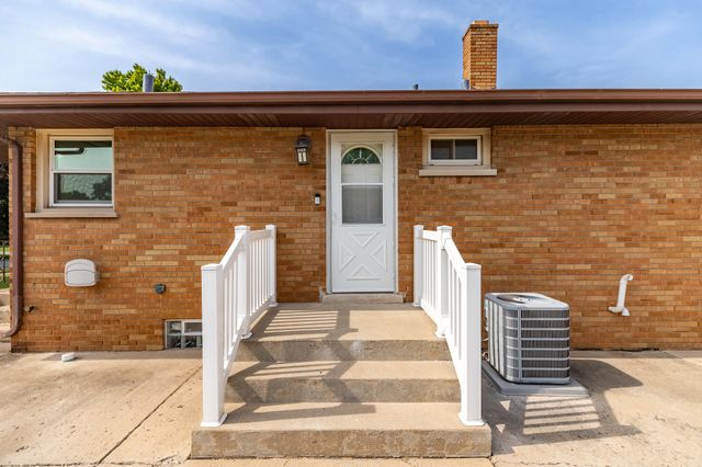 7911 Madison Avenue, Munster, IN 46321