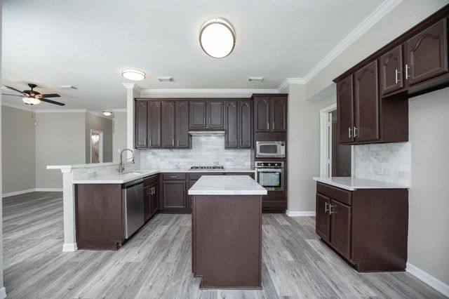 18135 Somerset Knolls, Houston, TX 77094