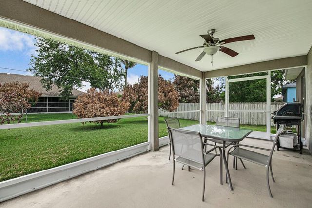 367 SW Grimaldo Terrace, Port St. Lucie, FL 34984