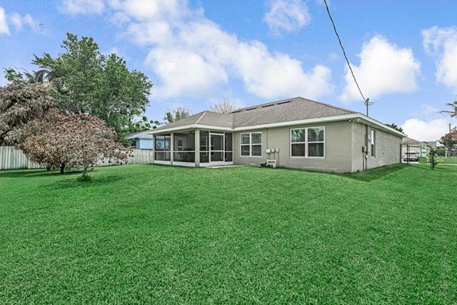 367 SW Grimaldo Terrace, Port St. Lucie, FL 34984