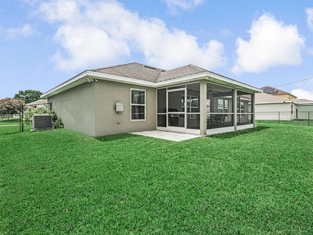 367 SW Grimaldo Terrace, Port St. Lucie, FL 34984