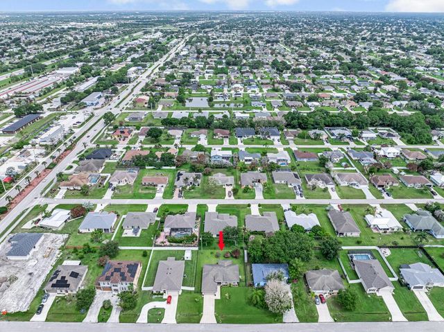 367 SW Grimaldo Terrace, Port St. Lucie, FL 34984