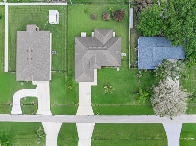 367 SW Grimaldo Terrace, Port St. Lucie, FL 34984