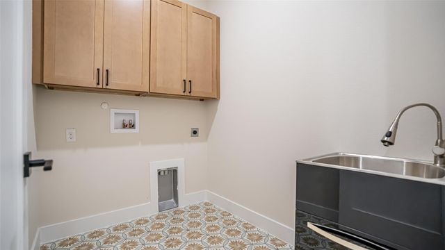 5702 Barkridge Drive, Granbury, TX 76048