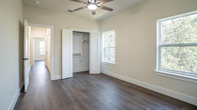 5702 Barkridge Drive, Granbury, TX 76048