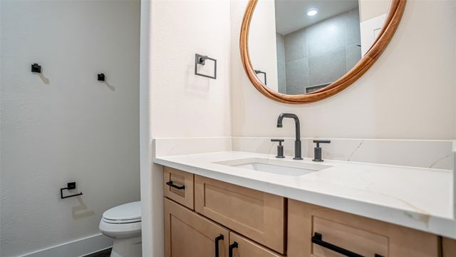 5702 Barkridge Drive, Granbury, TX 76048
