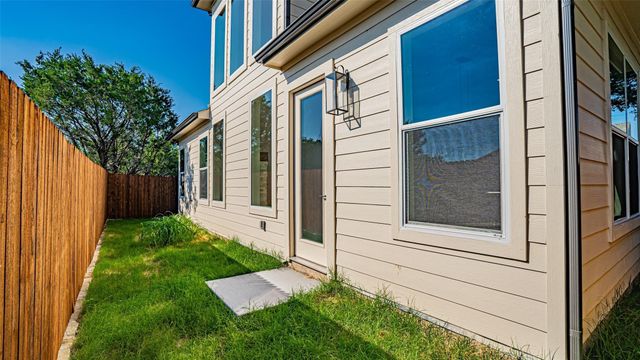 5702 Barkridge Drive, Granbury, TX 76048
