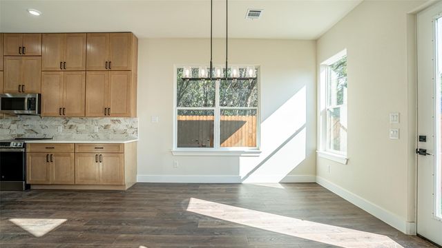 5702 Barkridge Drive, Granbury, TX 76048