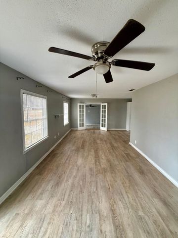 503 S Oak Street, Hallsville, TX 75650