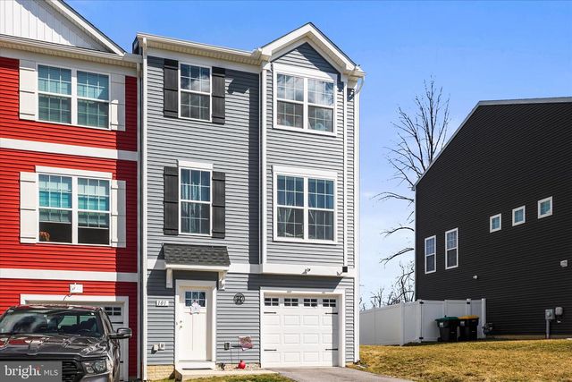101 OVERLOOK DR, Hanover, PA 17331