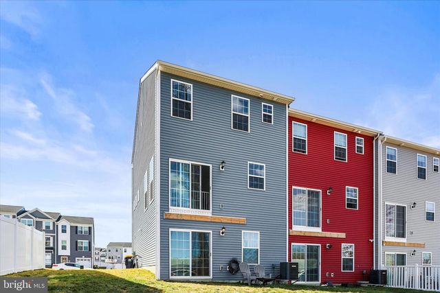 101 OVERLOOK DR, Hanover, PA 17331