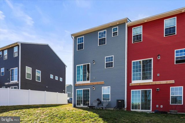 101 OVERLOOK DR, Hanover, PA 17331