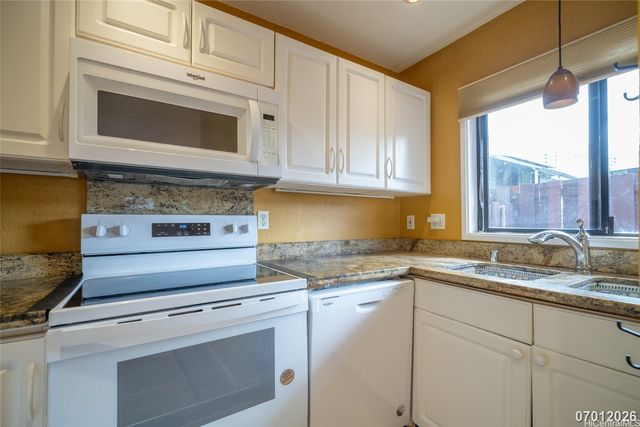 1649 Waikahalulu Lane C12, Honolulu, HI 96817