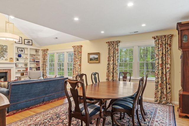 36 Pickman Dr, Bedford, MA 01730