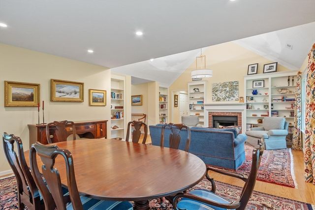 36 Pickman Dr, Bedford, MA 01730