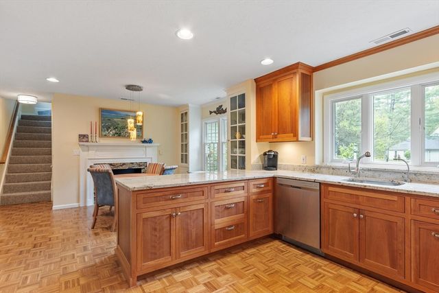 36 Pickman Dr, Bedford, MA 01730