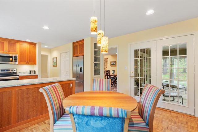 36 Pickman Dr, Bedford, MA 01730