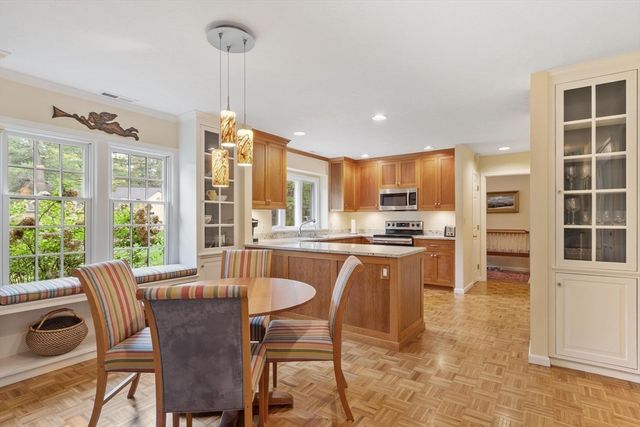 36 Pickman Dr, Bedford, MA 01730