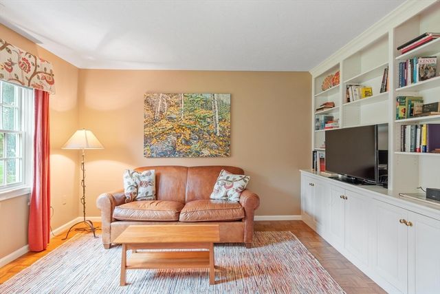 36 Pickman Dr, Bedford, MA 01730
