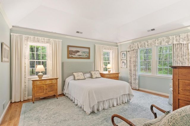 36 Pickman Dr, Bedford, MA 01730