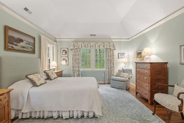 36 Pickman Dr, Bedford, MA 01730