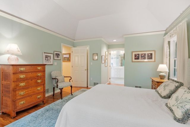 36 Pickman Dr, Bedford, MA 01730