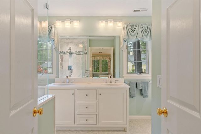 36 Pickman Dr, Bedford, MA 01730