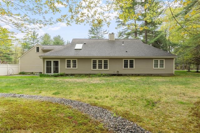 36 Pickman Dr, Bedford, MA 01730